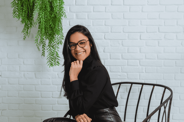 vania-tossini-especialista-em-sobrancelhas